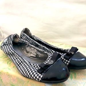 Tahari houndstooth ballerina flats